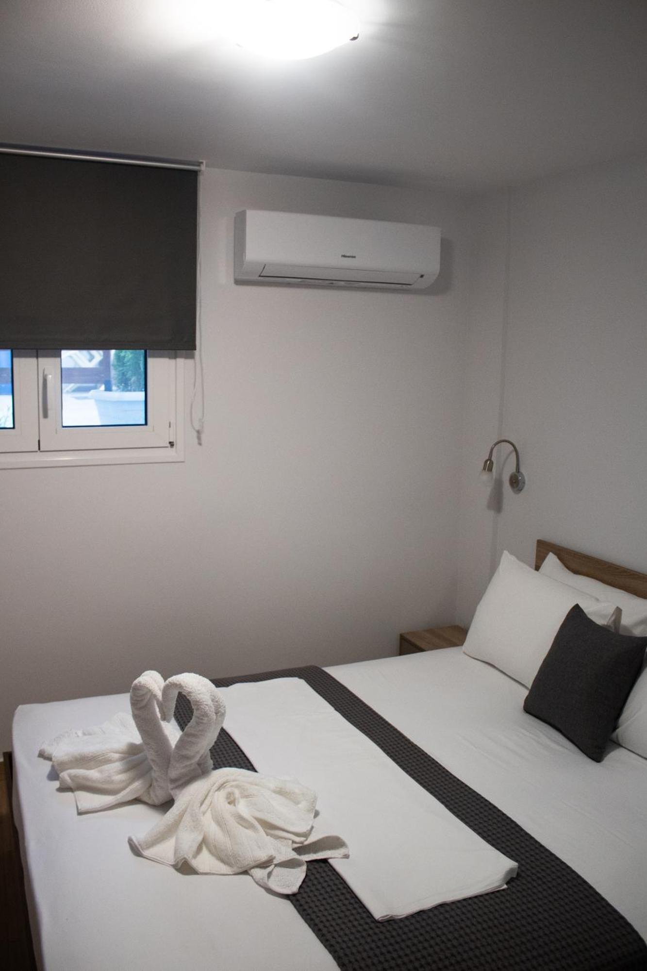 Giakost Apartments V Near Airport Artemida  Zewnętrze zdjęcie